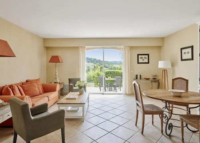 بيت للعطل Golf Residences